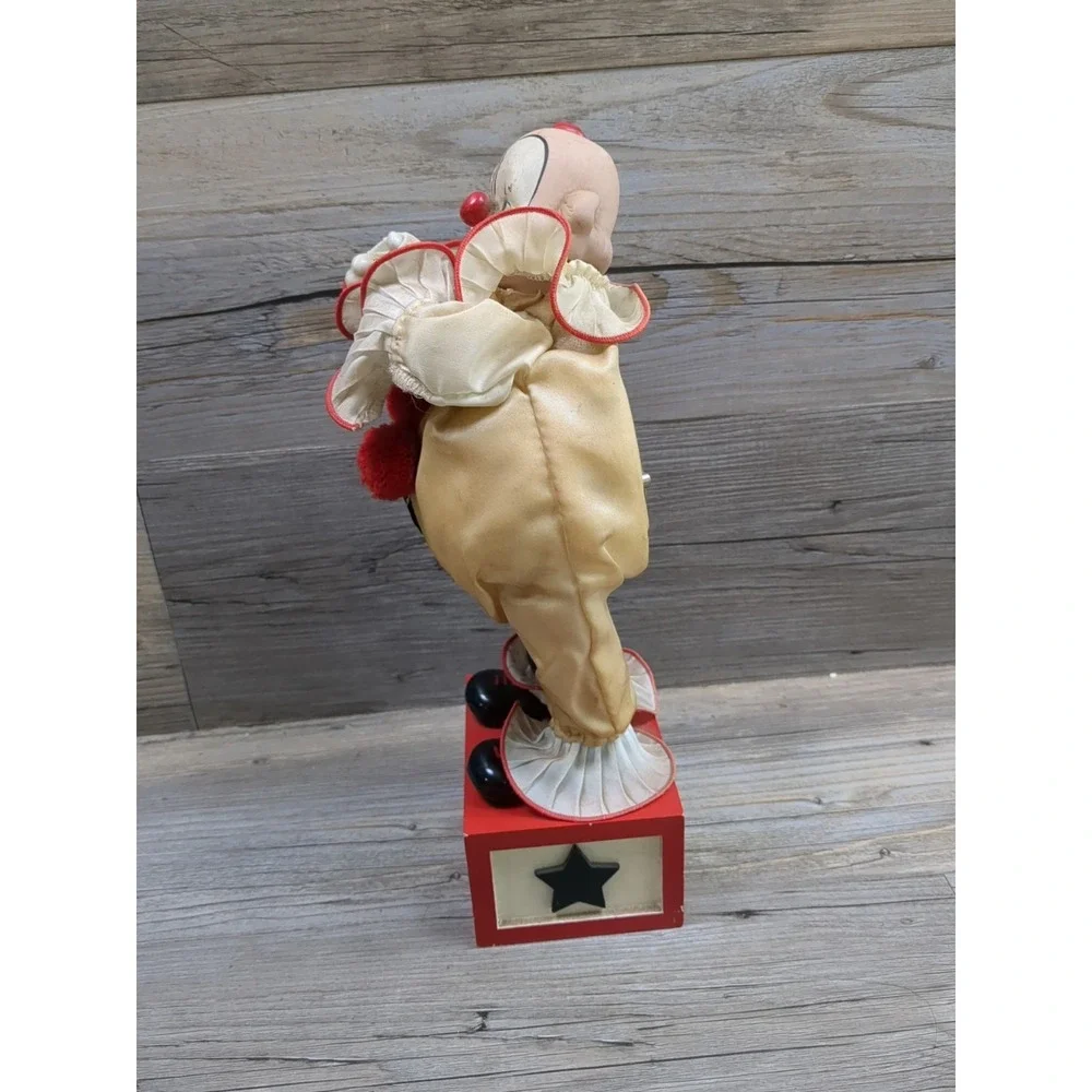 Price‎ Products Porcelain wind up 12 inch Clown Music Box